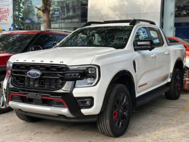 Ford Ranger Stormtrak 4x4 nhập khẩu nguyên chiếc từ Thái Lan