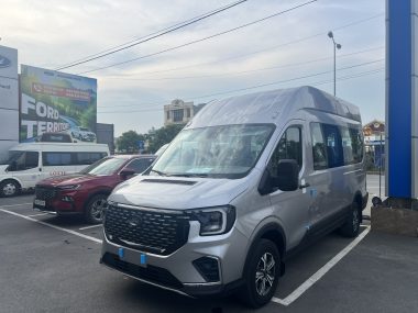 Ford Transit 16 premium màu bạc
