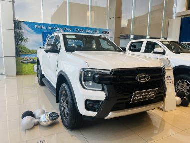 Ford ranger wiltrak màu trắng