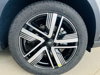 langzang xe Territory Titanium X Facelift 2025