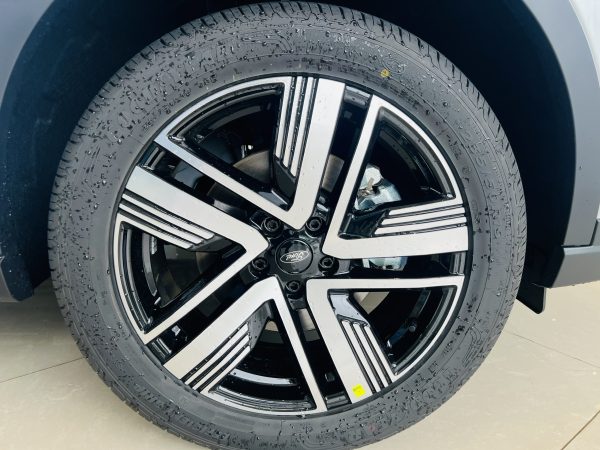 langzang xe Territory Titanium X Facelift 2025
