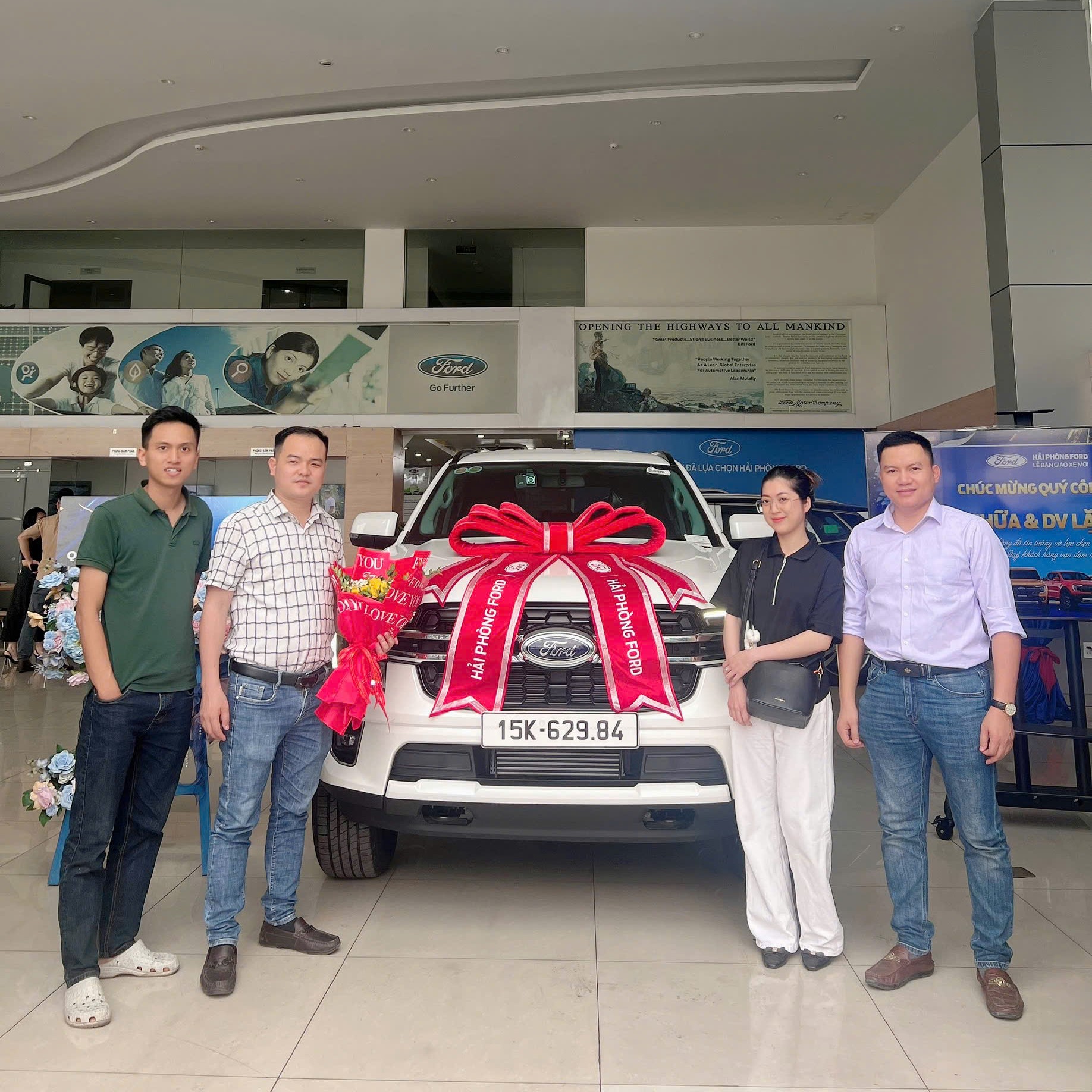 Khách hàng nhận xe Ford Hải Phòng