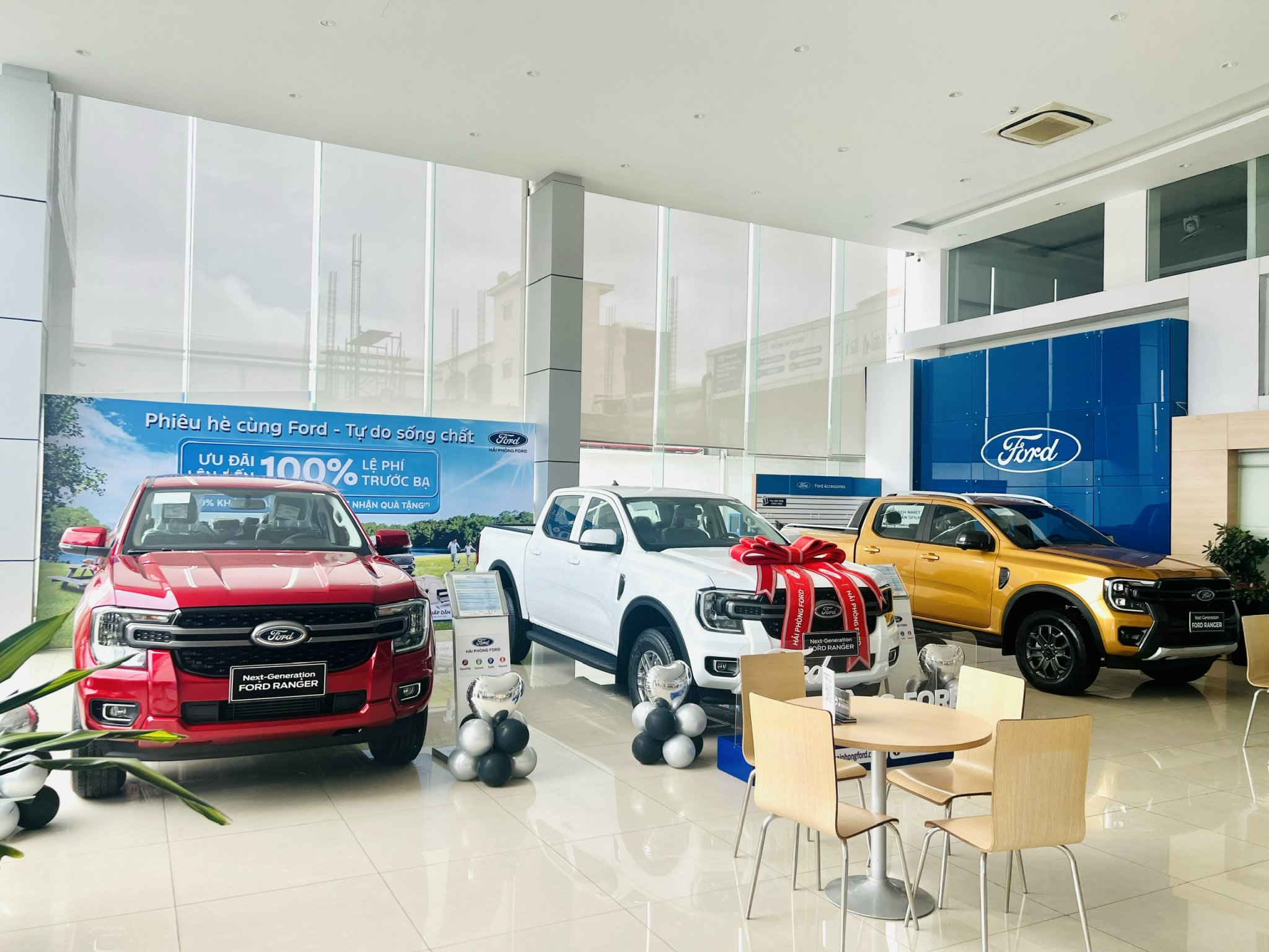 showroom trưng bày xe Ford Hải Phòng