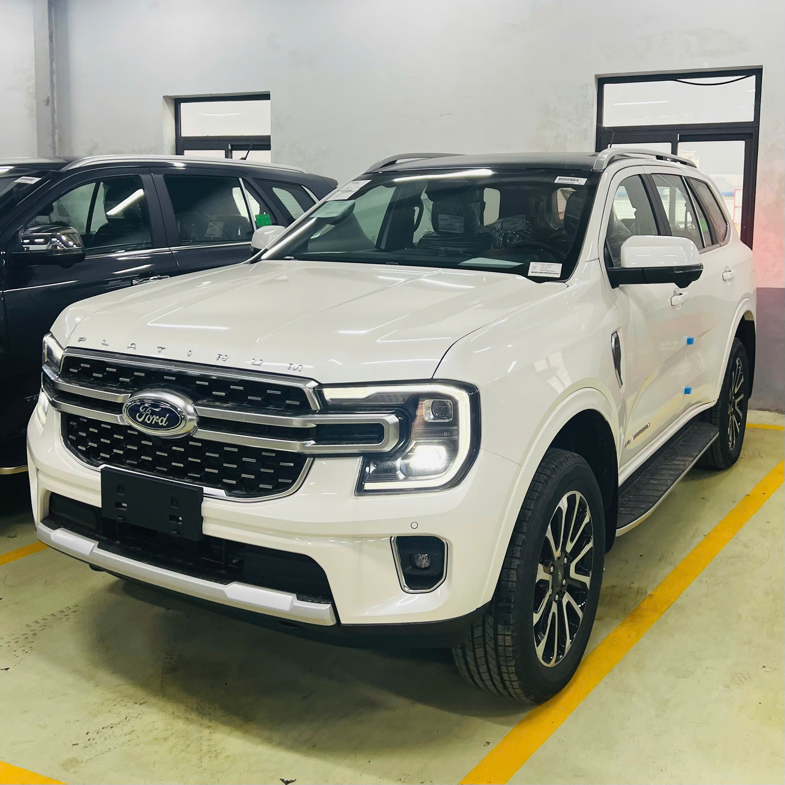 Ford Everest Platinum Trắng có sẵn tại đại lý Ford Hải Phòng