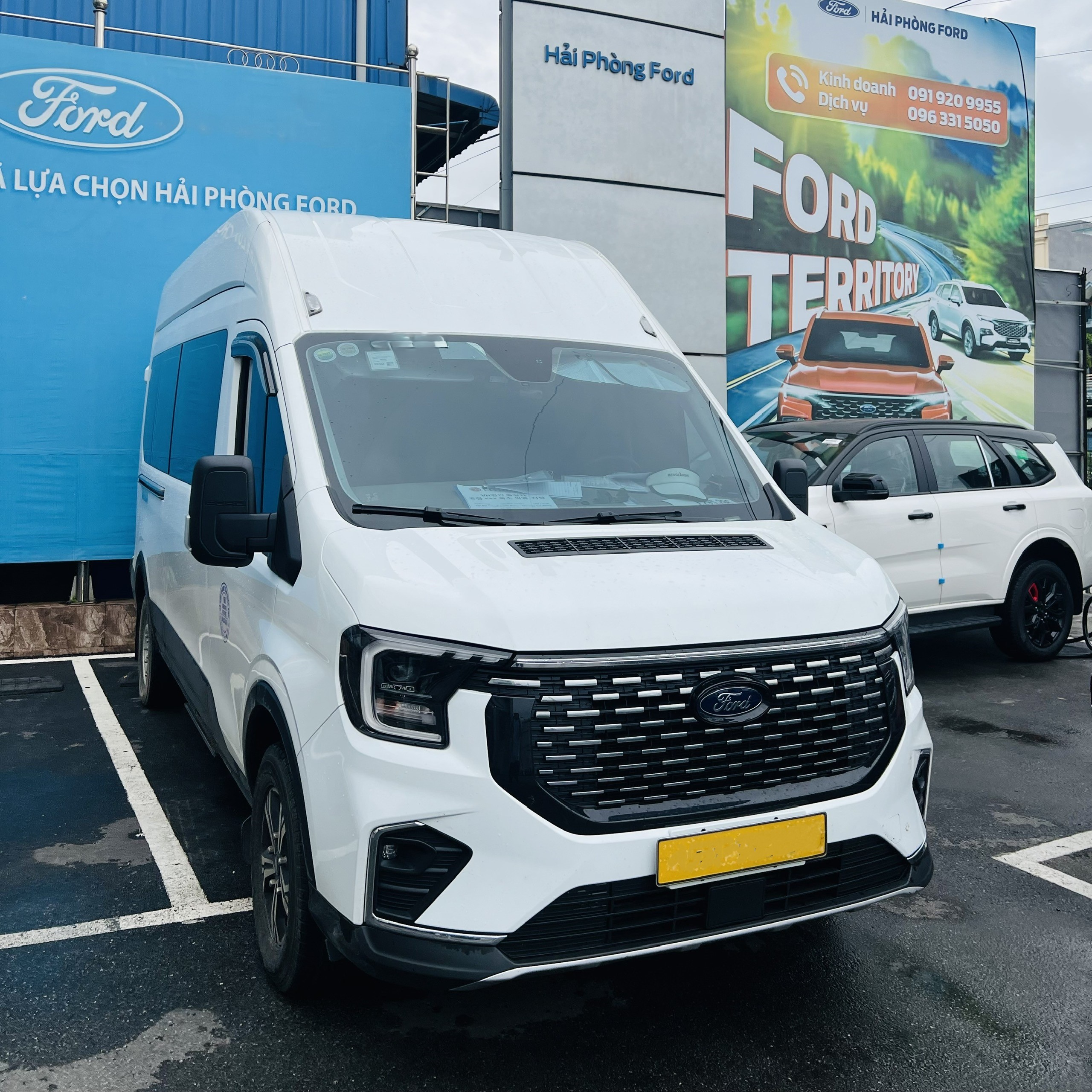 Ford Transit, mẫu xe 16-18 chỗ, chuyên kinh doanh xe du lịch