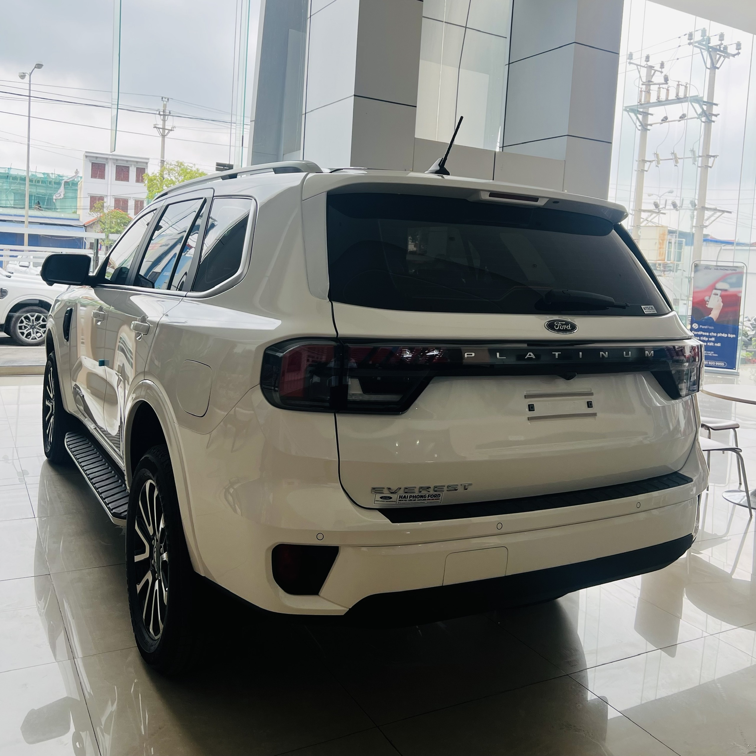 Giao xe Everest Platinum tại Ford Hải Phòng