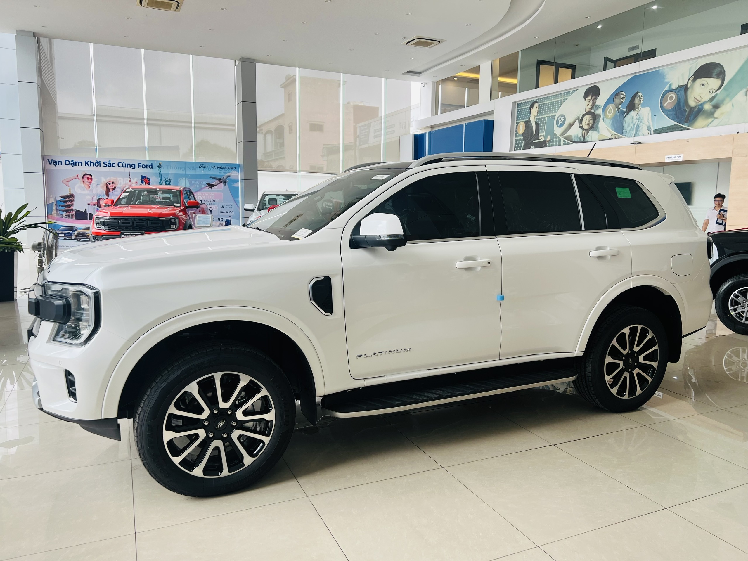 Giao xe Everest Platinum tại Ford Hải Phòng