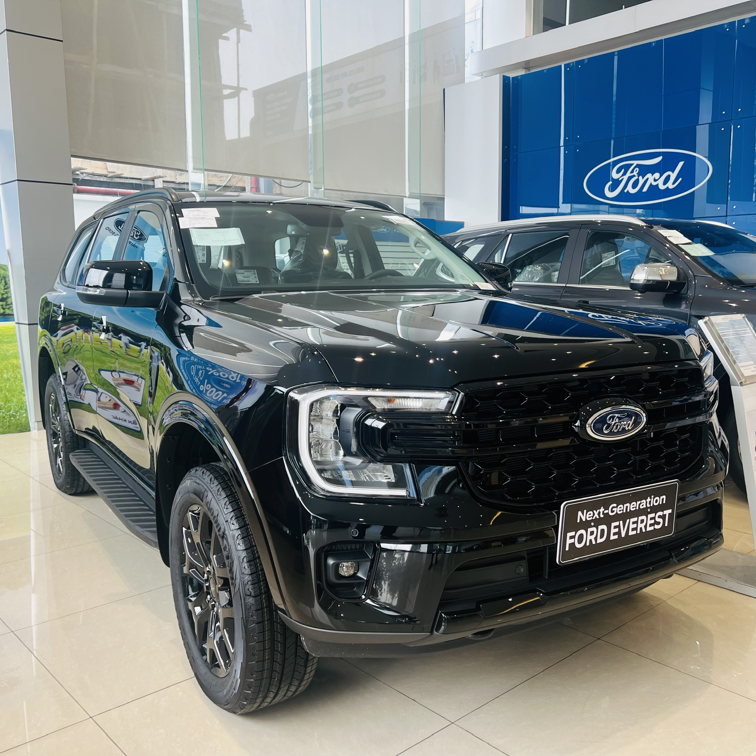 Everest Sport có sẵn giao ngay tại Ford Hải Phòng
