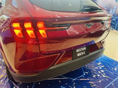 đuôi xe Ford Mustang Mach E